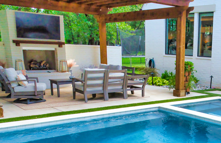 Pergola-with-outdoor-seating-and-TV