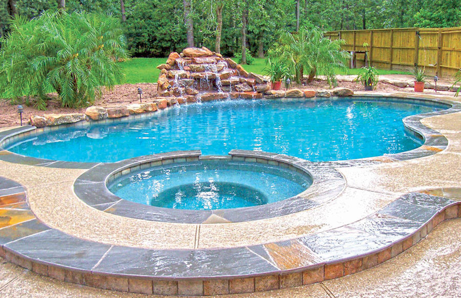 dark-coping-on-curvy-pool