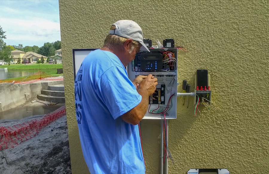 electrician-installing-pool-automation-1