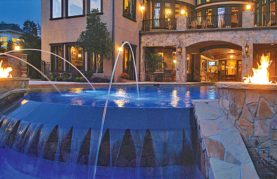 laminar-water-features-on-infinity-pool-wall