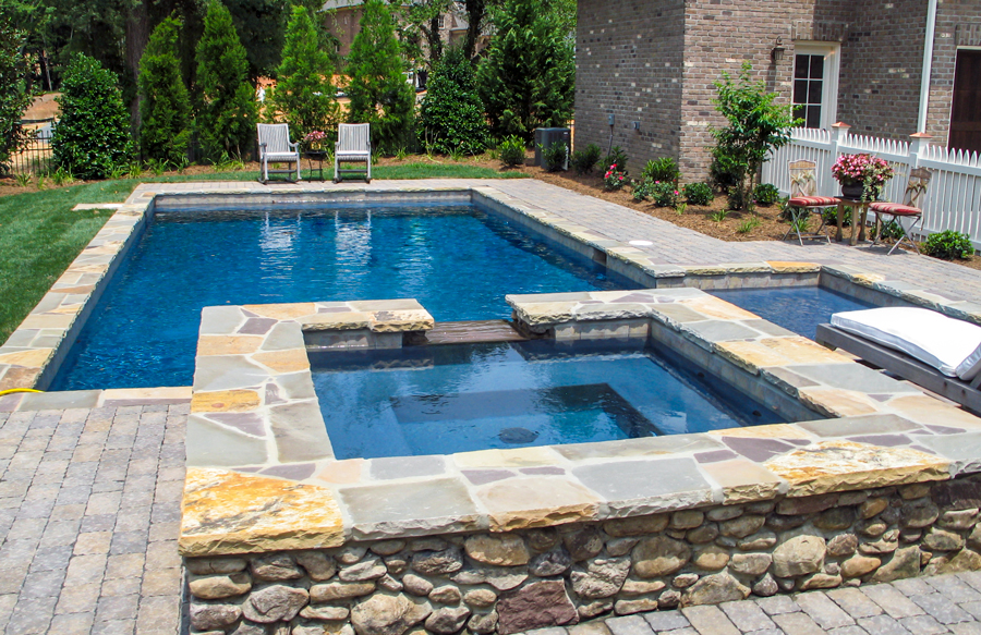 natural-shape-flagstone-pool-coping