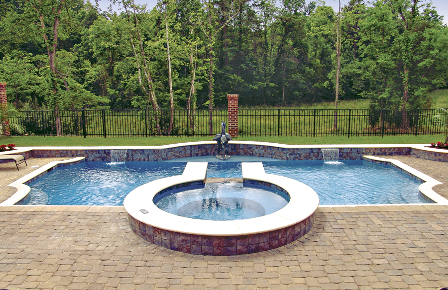 round-spa-on-roman-pool