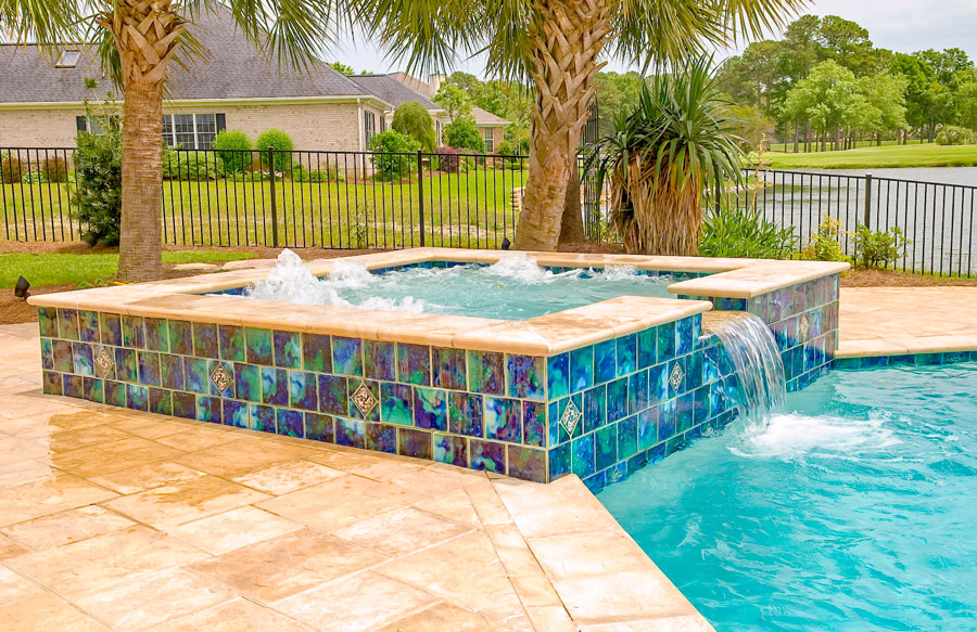 square-gunite-spa-on-pool