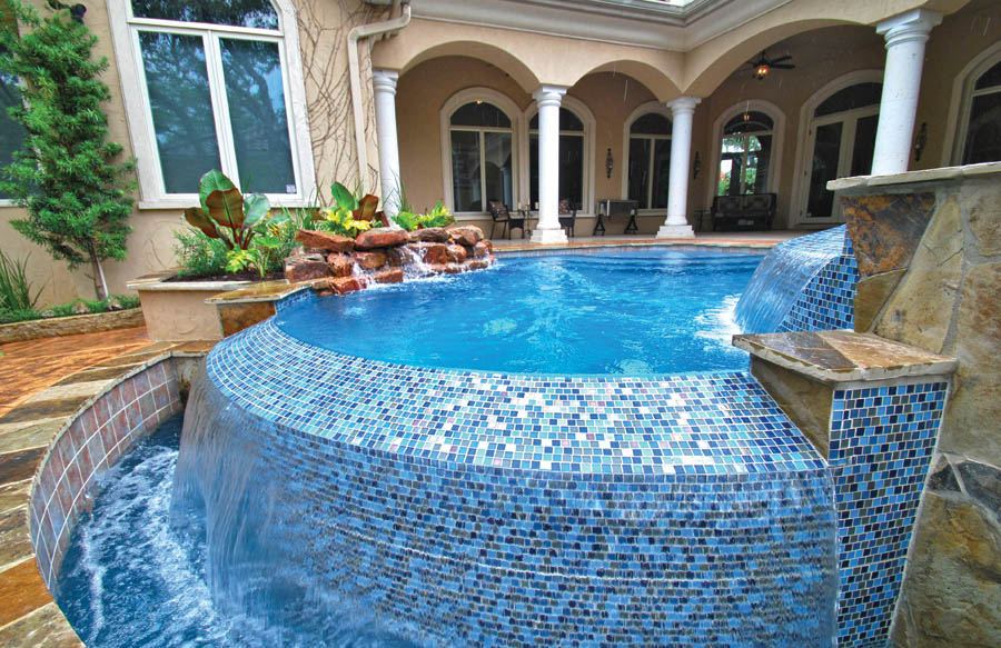 tiled-wall-on-vanishing-edge-pool