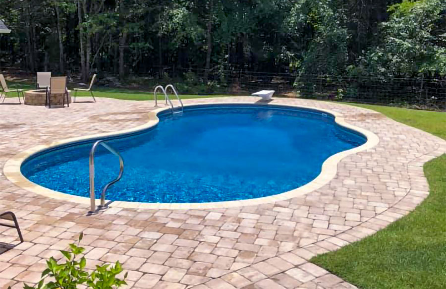 vinyl-liner-pool-with-diving-board