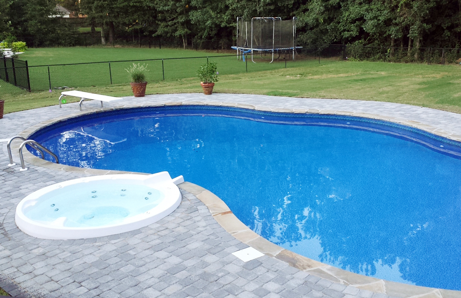 vinyl-liner-pool-with-spa